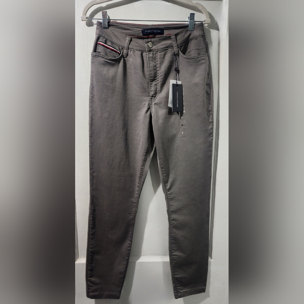 🪻Tommy Hilfiger Gray Skinny Jeans with Flag Detail🪻size:8